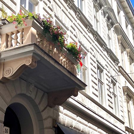 Paulay Design Apartment Будапеща Екстериор снимка