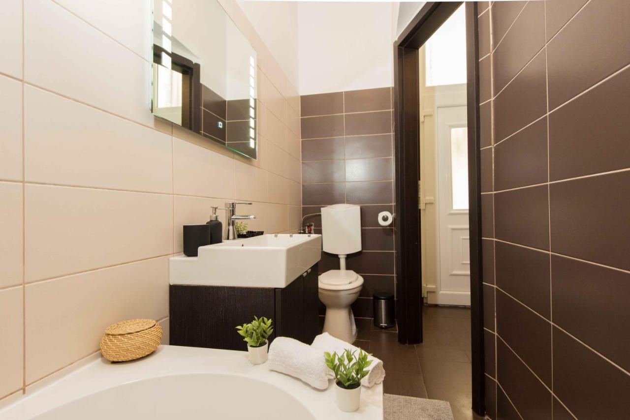 Paulay Design Apartment Будапеща Екстериор снимка